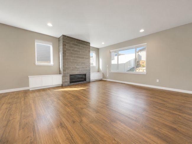 Building Photo - 1816 S Ridgetop Dr
