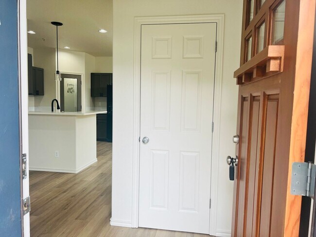 Foto del edificio - Wilsonville Villebois Community Offers Spacious End Unit Town Home