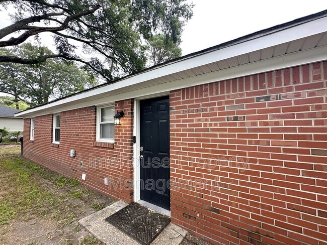Building Photo - 1020 E Chester St