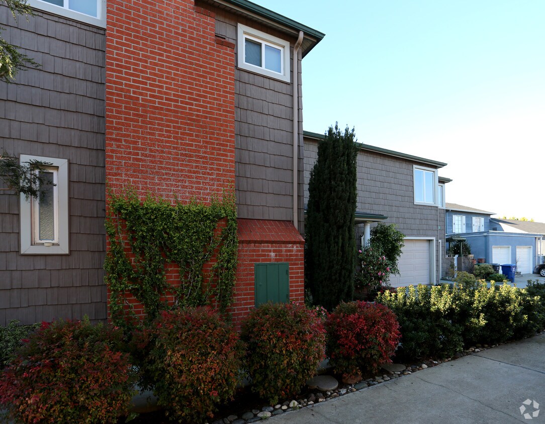 Building Photo - 2618 Janis Cir