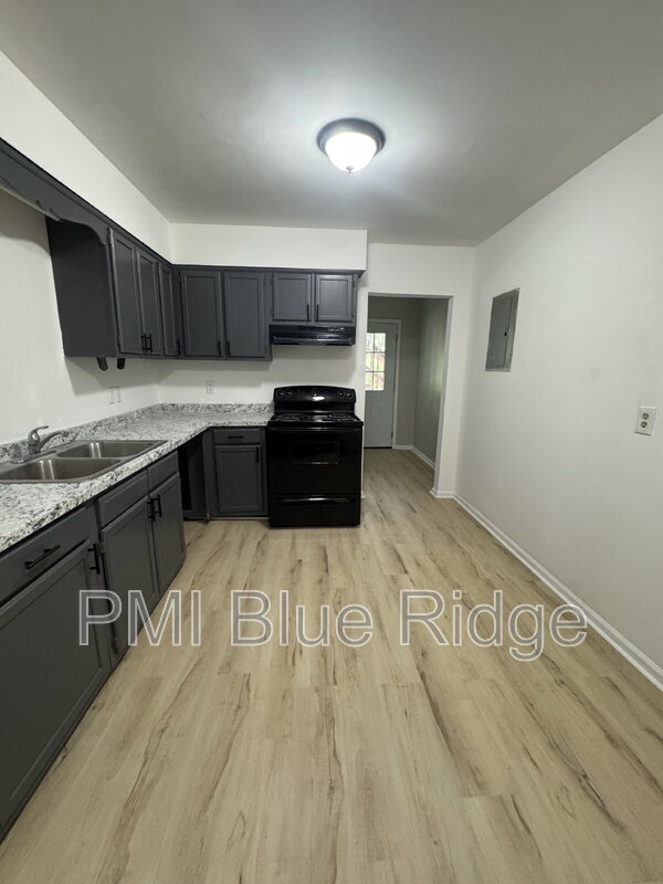Foto del edificio - 2020 Somerset Dr
