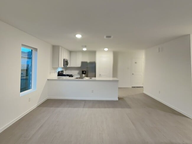 Building Photo - 421 Texas Pecan Dr