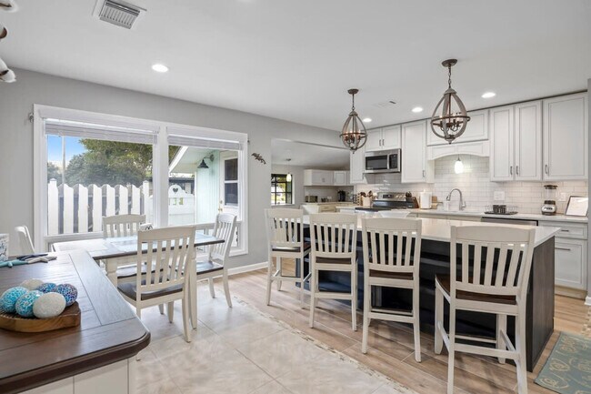 Building Photo - 925 Trinidad Rd