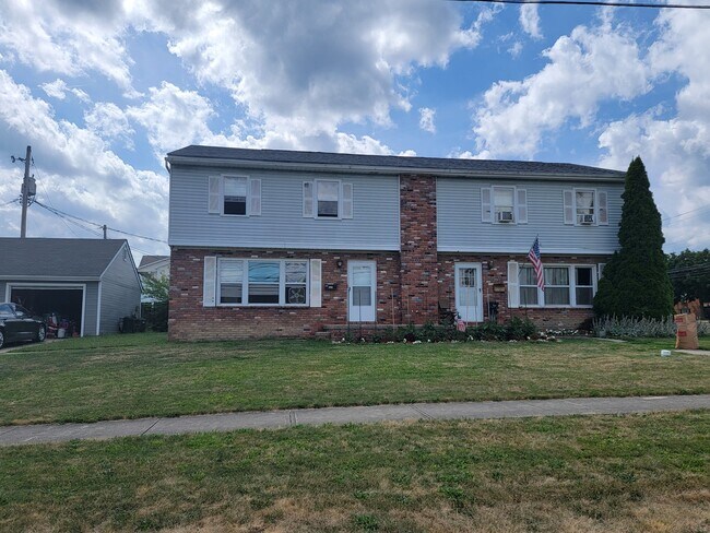 Foto del edificio - 887 Arden Ave