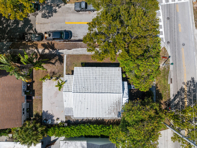Building Photo - 4815 N Flagler Dr