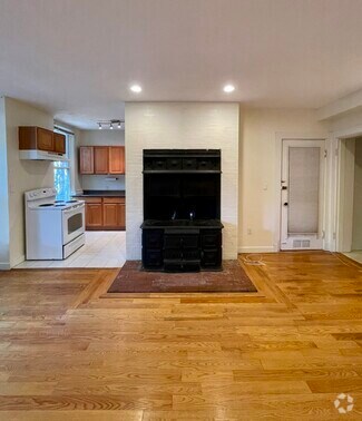 Building Photo - 1751 Beacon St