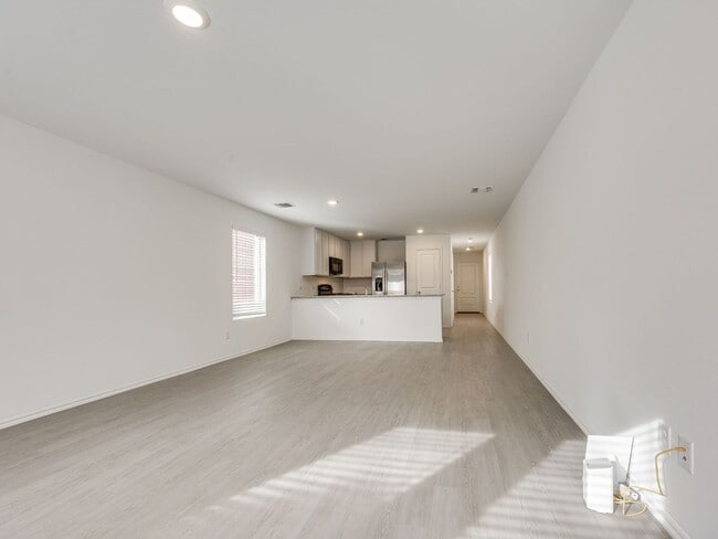 Foto del edificio - Brand New Home + 3 Bedrooms + All Appliances + Norman Schools