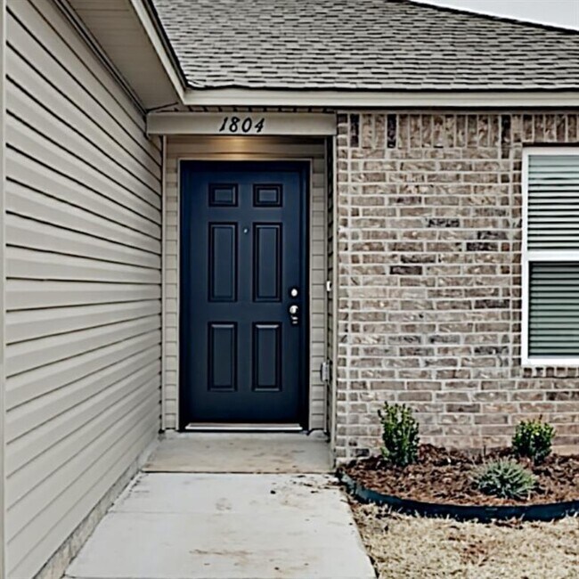 Building Photo - 2501 Ressie Ln