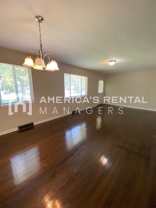 Foto del edificio - DEPOSIT PENDING! PRICE REDUCTION!!! - Home...