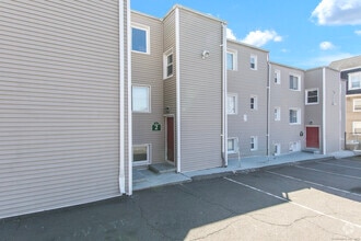 Building Photo - 36 Woodbury Ave