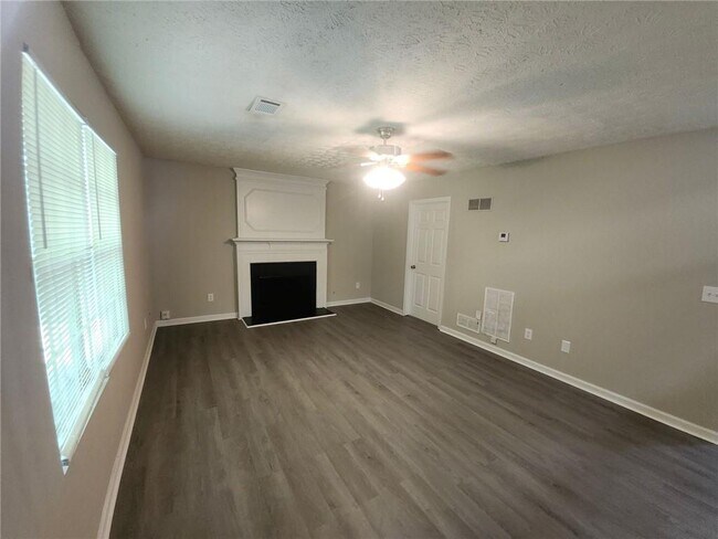 Building Photo - 3368 Eastmont Ln
