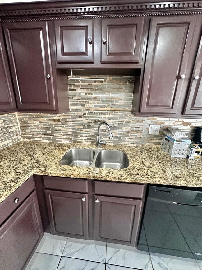 Foto del edificio - 4158 Inverrary Dr