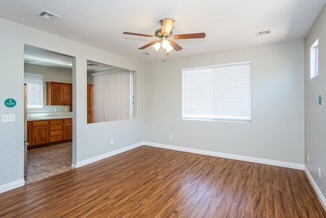Foto del edificio - 481 Blushing Maple St