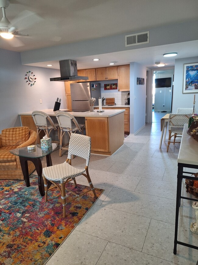 Building Photo - 7645 Sun Island Dr S