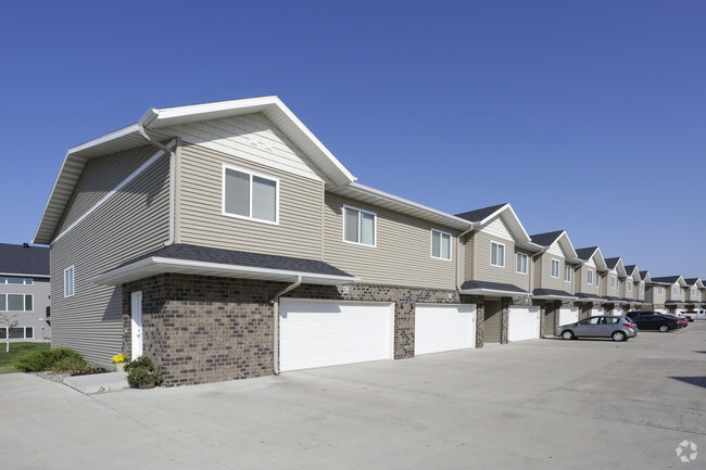 Foto del edificio - Town Square Townhomes