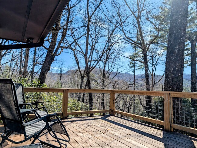 Foto del edificio - 306 Mountain Meadows Rd