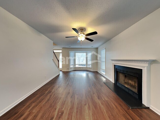 Foto del edificio - 5918 Highland Grove Dr