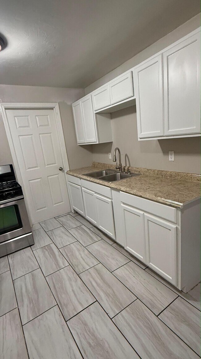 Foto del edificio - 105 SW 43rd St