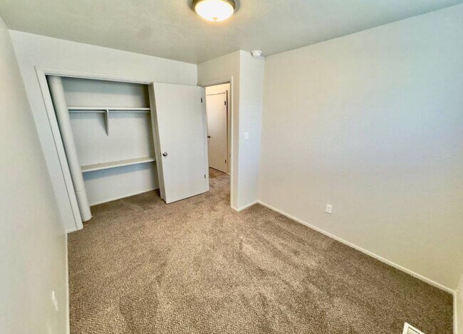 Building Photo - 255 Cherry Hill Dr