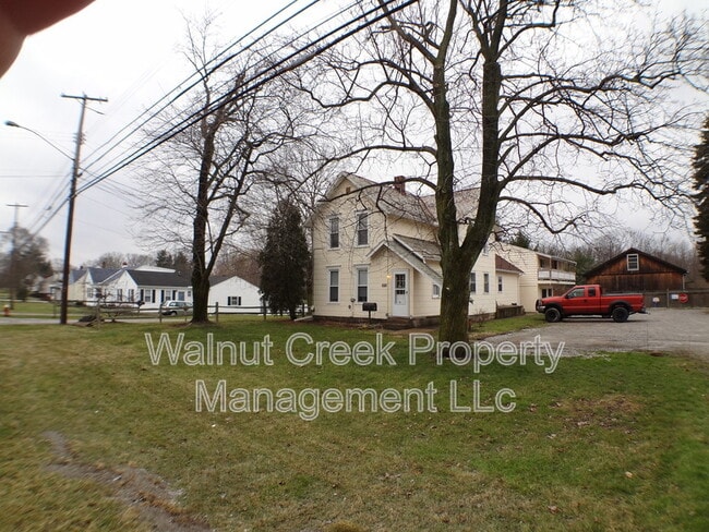 Building Photo - 870 S Main St