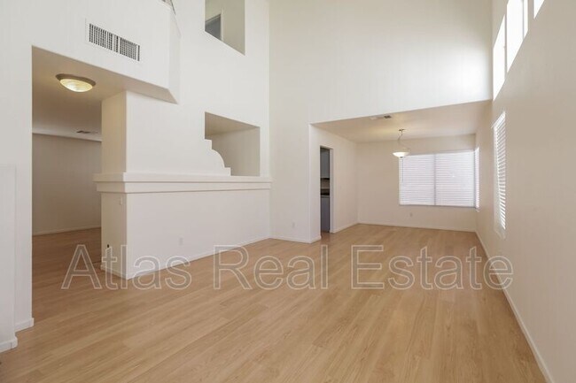 Building Photo - 1801 Cedar Bluffs Way