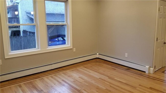 Building Photo - 118 Lippitt Ave