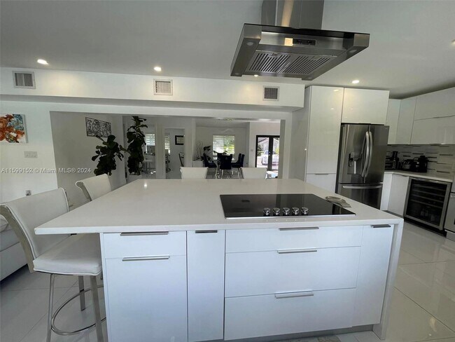 Building Photo - 15551 SW 155th Ave