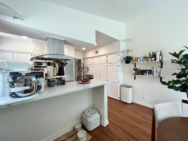 Building Photo - 4750 Santa Lucia Dr