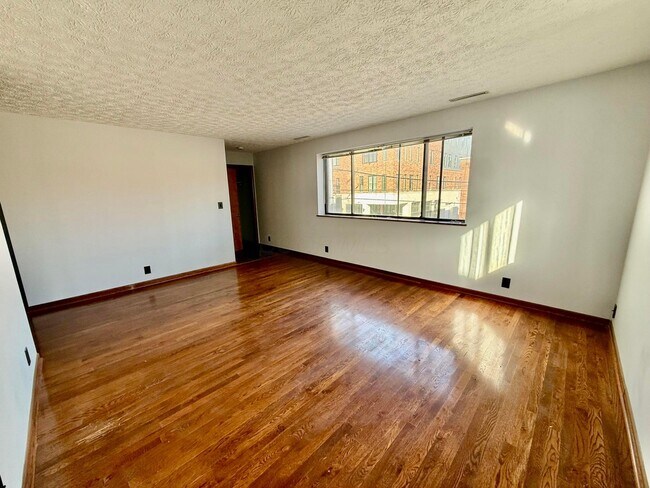 Foto del edificio - 293 E Whittier St