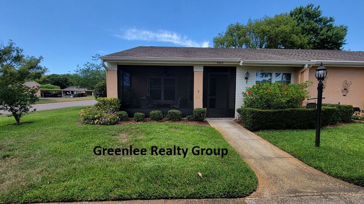 Primary Photo - Spacious 2 bedroom/2bathroom corner unit i...