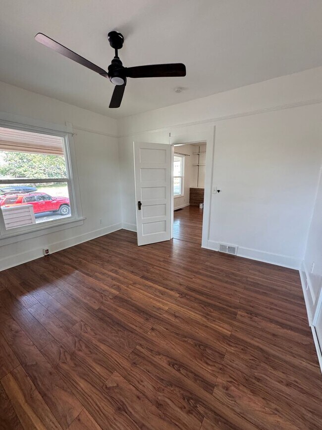 Building Photo - Cozy Eastgate Home