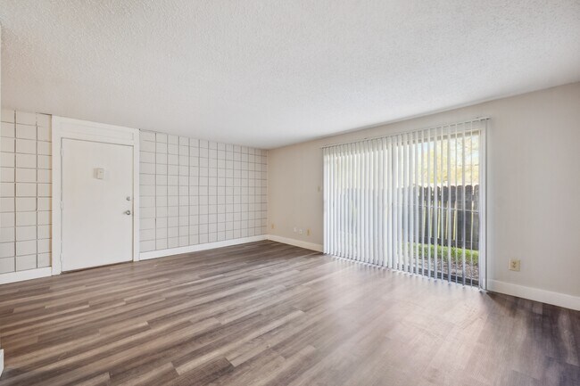 Foto del edificio - Hathaway Village Apartments