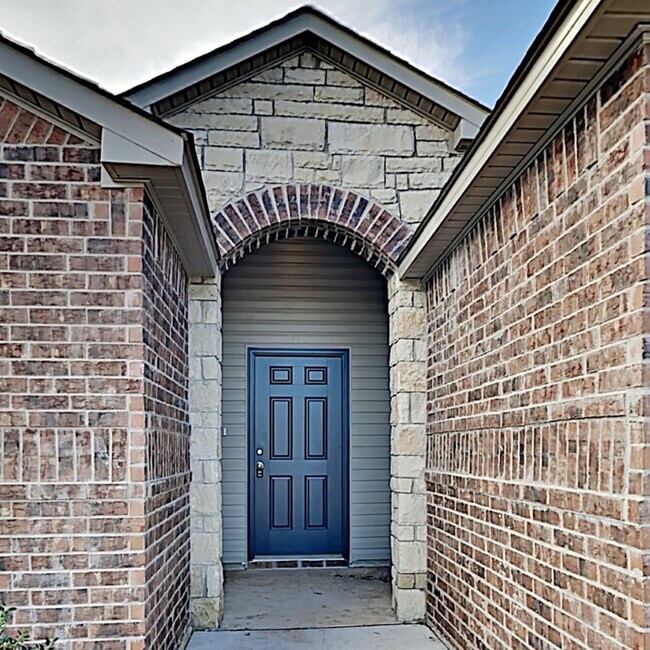 Building Photo - Very Nice 4 Bedroom 2.5 Bath in Yukon Schools
