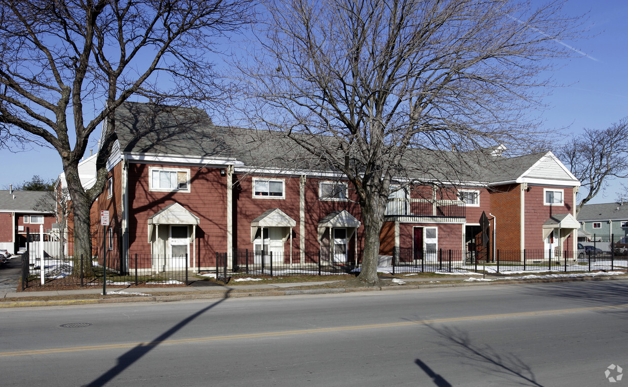 Foto del edificio - Wiggins Village Apartments