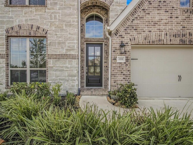 Foto del edificio - 4108 Emerson Cove Dr