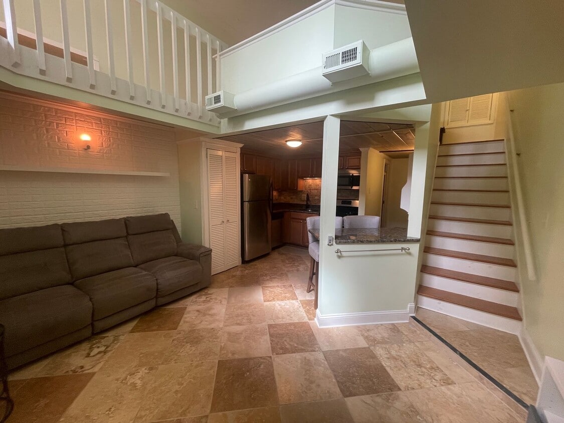 Primary Photo - Elegant, Modern 1 Bedroom Condo in Crane P...