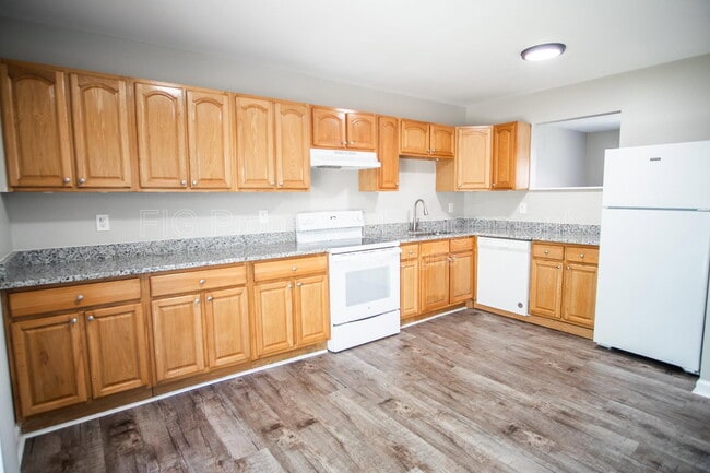 Building Photo - 108 Louella Dr