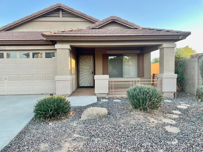 Building Photo - Single Level 3 Bedroom + Office! Beautiful...
