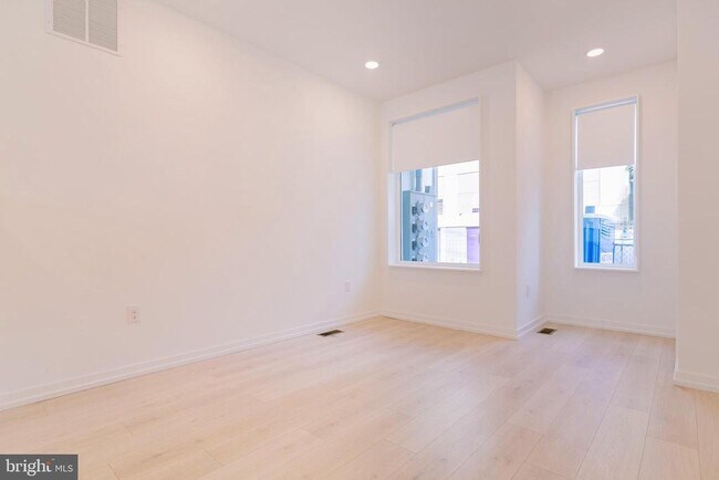 Foto del edificio - 1240 LeCount St