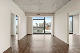 Building Photo - 747 S Clark St