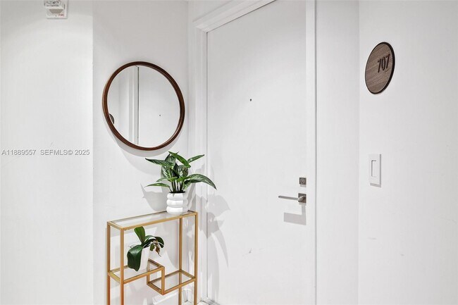 Foto del edificio - 650 NE 32nd St