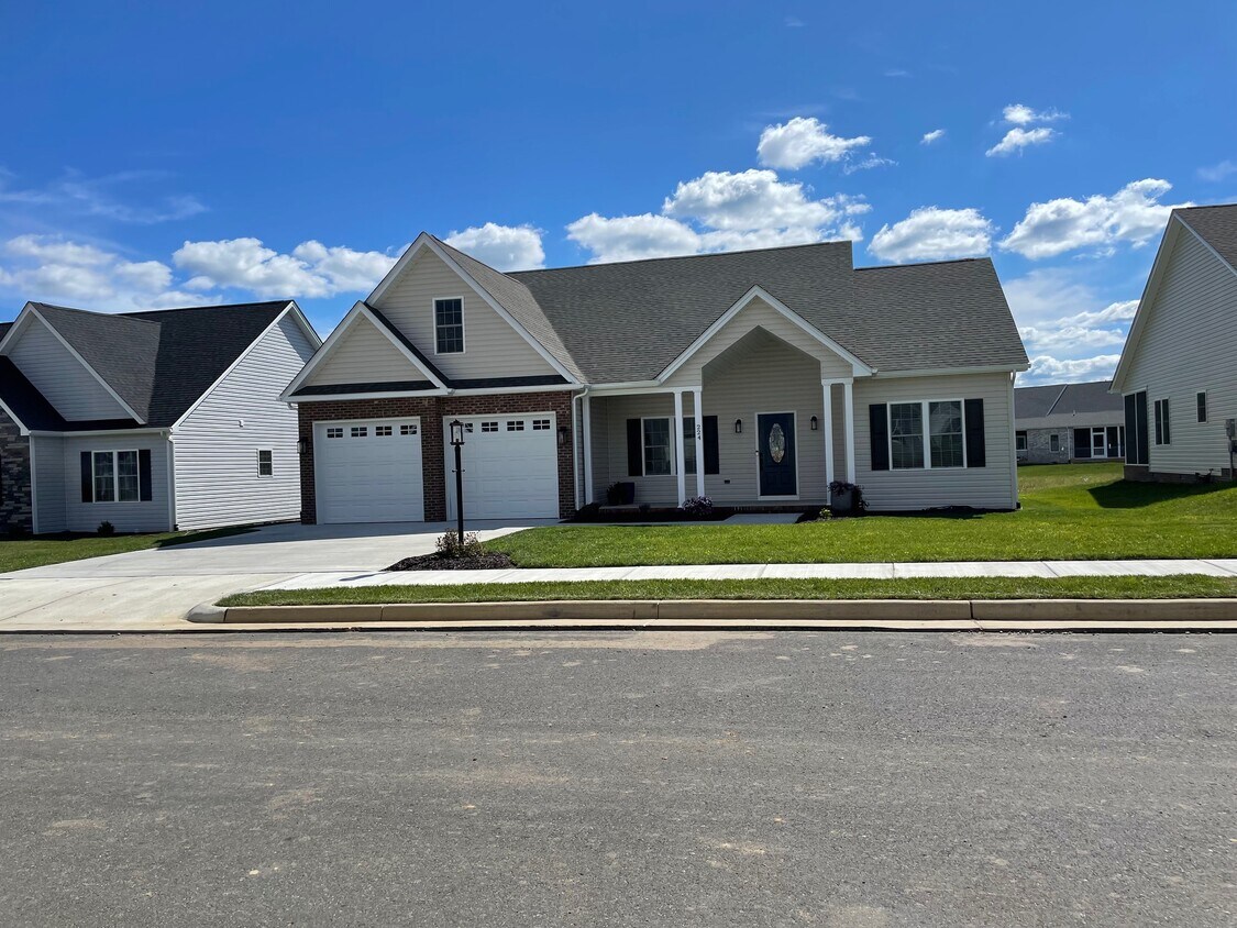 Foto principal - 224 Locust Grove Ln