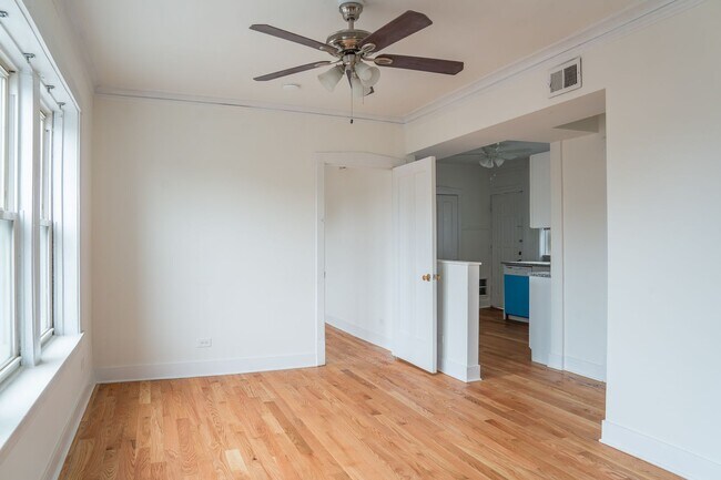 Building Photo - Albany Park - 1 Bed / 1 Bath - Dog Friendly