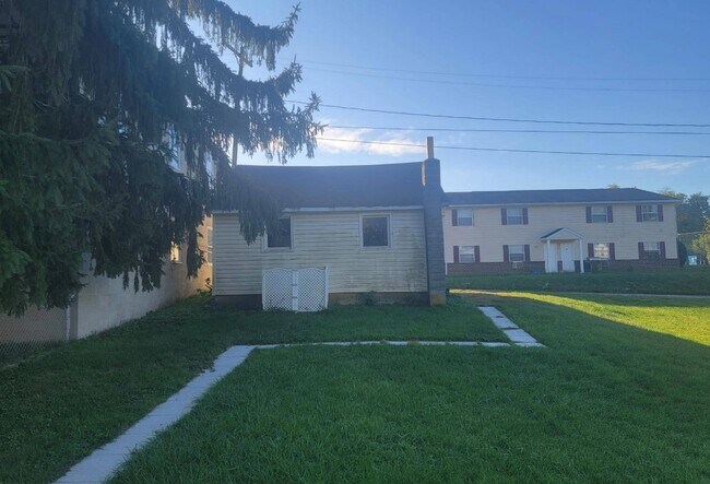 Building Photo - 1310 W College Ave