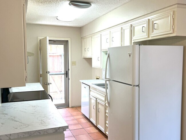 Foto del edificio - **BEAUTIFUL WHISPERWOOD COMMUNITY CONDO**