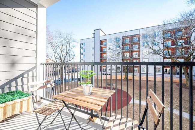 Foto del edificio - 542 Boulevard NE