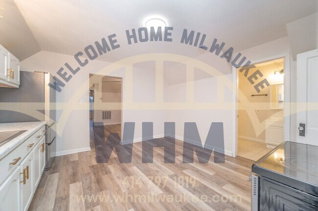 Foto del edificio - N90w16736 Roosevelt Dr