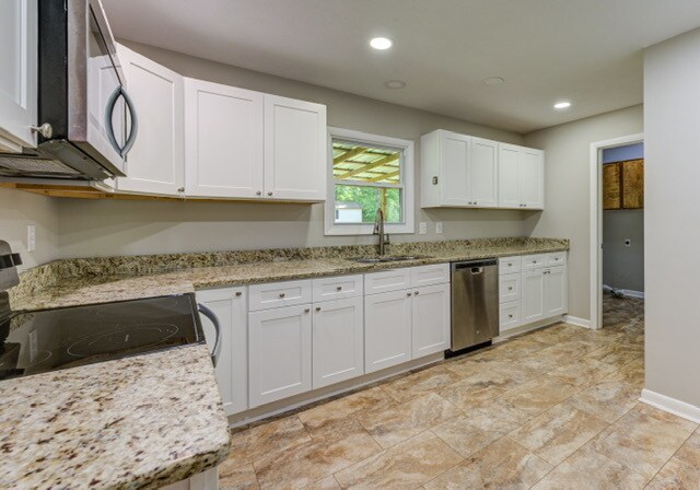 Building Photo - 174 Hickory Hollow Dr