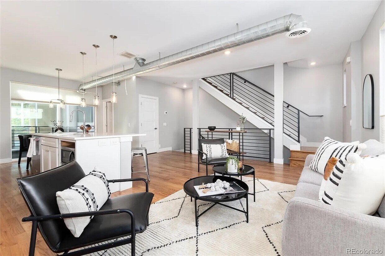 Foto principal - 4926 Lowell Blvd