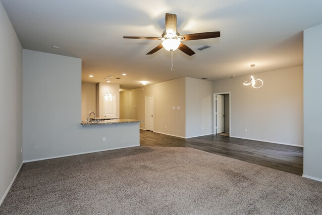 Building Photo - 202 Shetland Ct